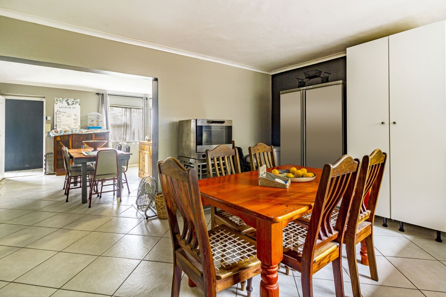 5 Bedroom Property for Sale in Die Wingerd Western Cape